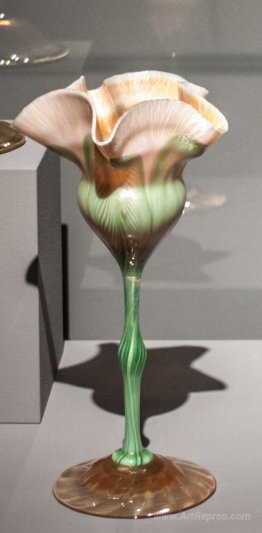 Blossoming flower-shaped decorative goblet