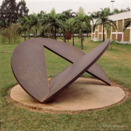 Sculpture in the MAC-USP garden