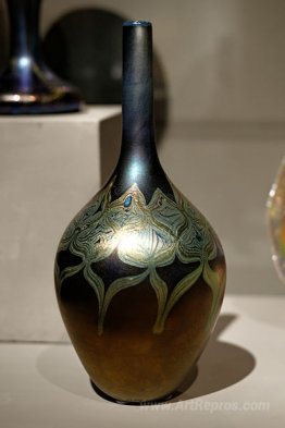 Bottle-shaped vase with peacock-blue luster