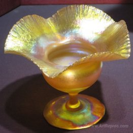 Floriform glass vase