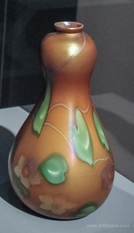 Double gourd-shaped bottle with flowers