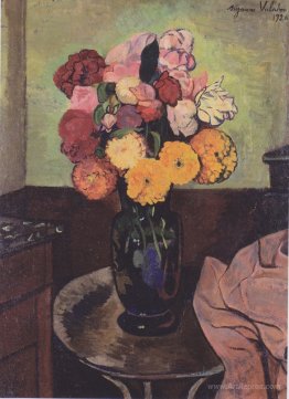 Flower vase on a round table