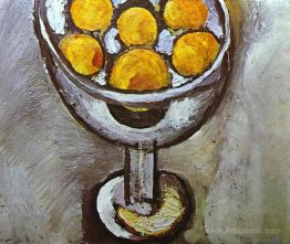 A vase with Oranges