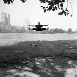 New York (Man Doing Splits in Midair)